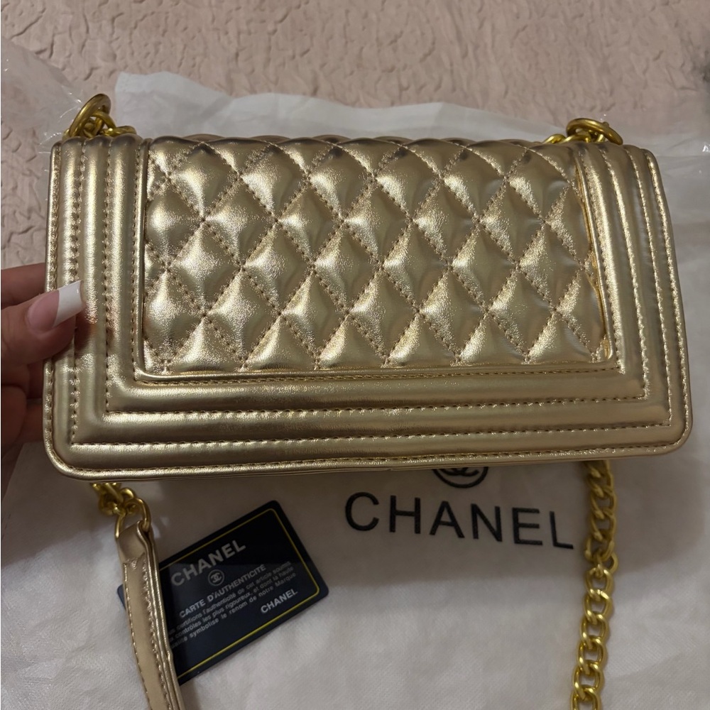 Fashion Metallic Gold Quilted Calfskin Medium Classic Double Flap Shoulder Bag - Picture 3 of 16